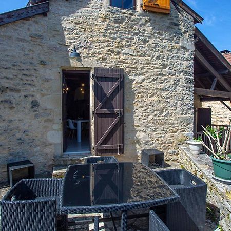 Maison en pierres au coeur du village médiéval de Villeneuve Esterno foto