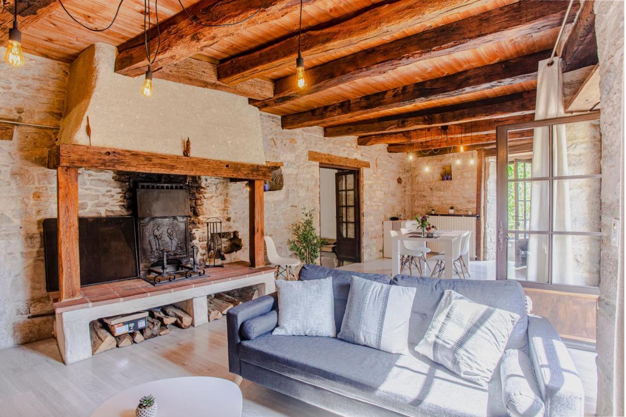Maison en pierres au coeur du village médiéval de Villeneuve Esterno foto