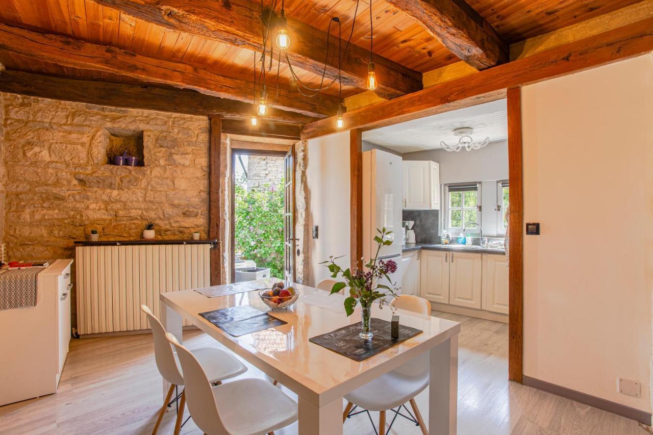 Maison en pierres au coeur du village médiéval de Villeneuve Esterno foto