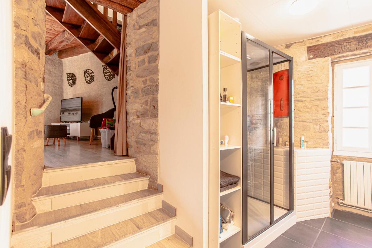 Maison en pierres au coeur du village médiéval de Villeneuve Esterno foto
