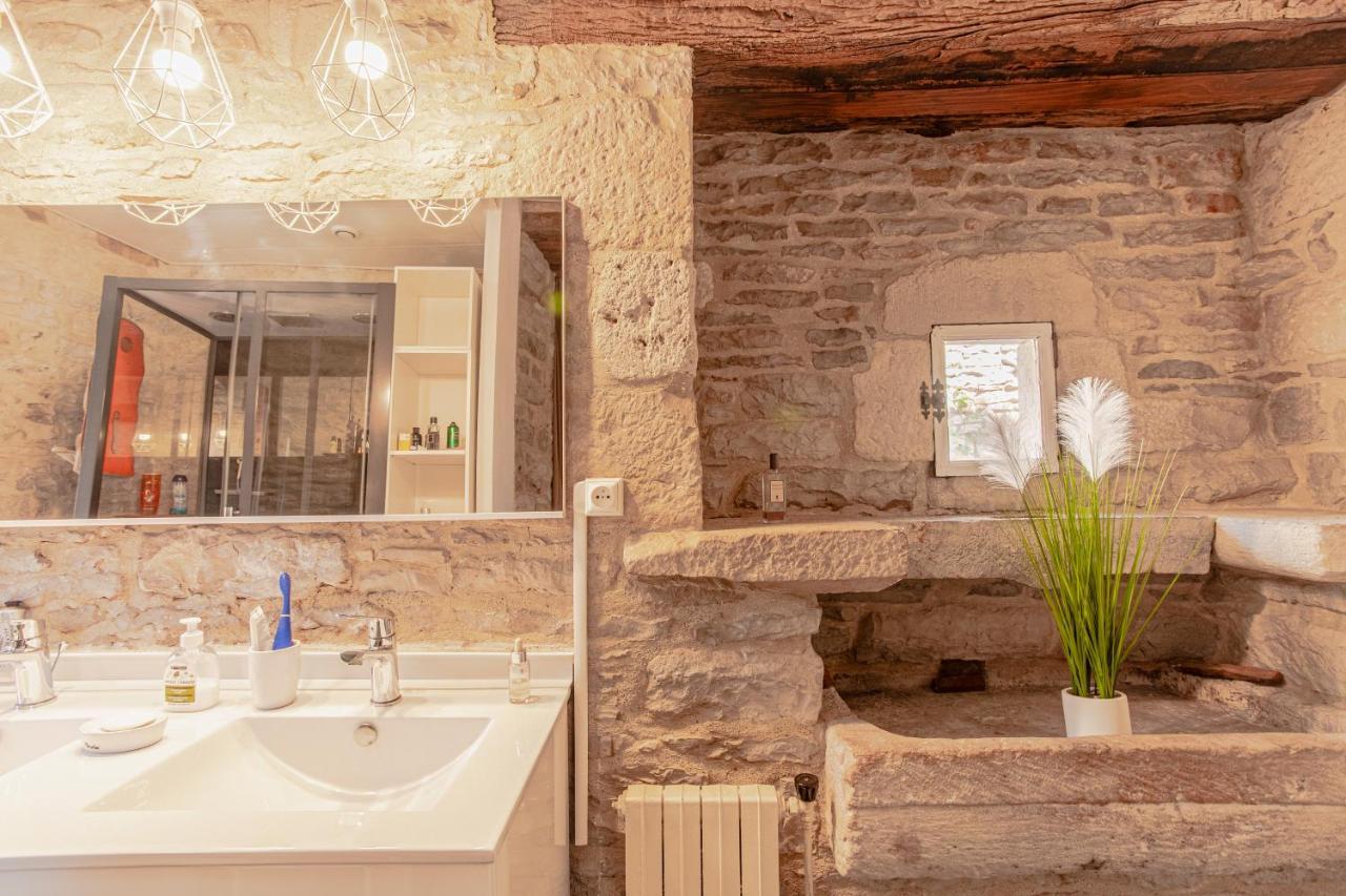 Maison en pierres au coeur du village médiéval de Villeneuve Esterno foto