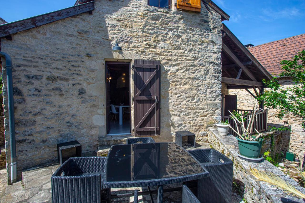 Maison en pierres au coeur du village médiéval de Villeneuve Esterno foto