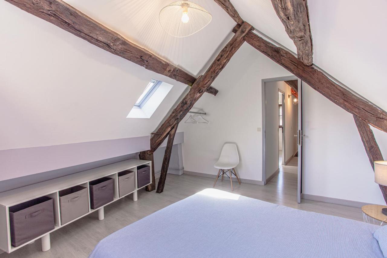 Maison en pierres au coeur du village médiéval de Villeneuve Esterno foto