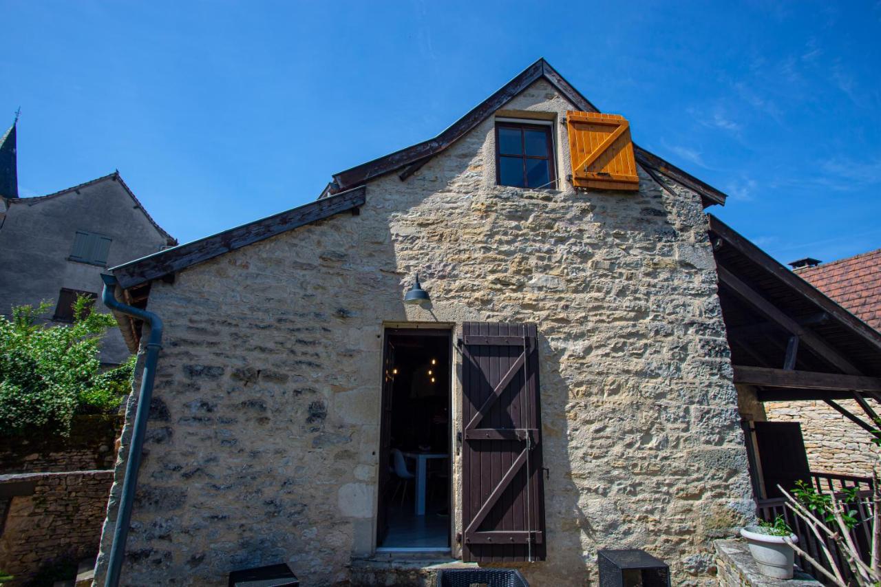 Maison en pierres au coeur du village médiéval de Villeneuve Esterno foto