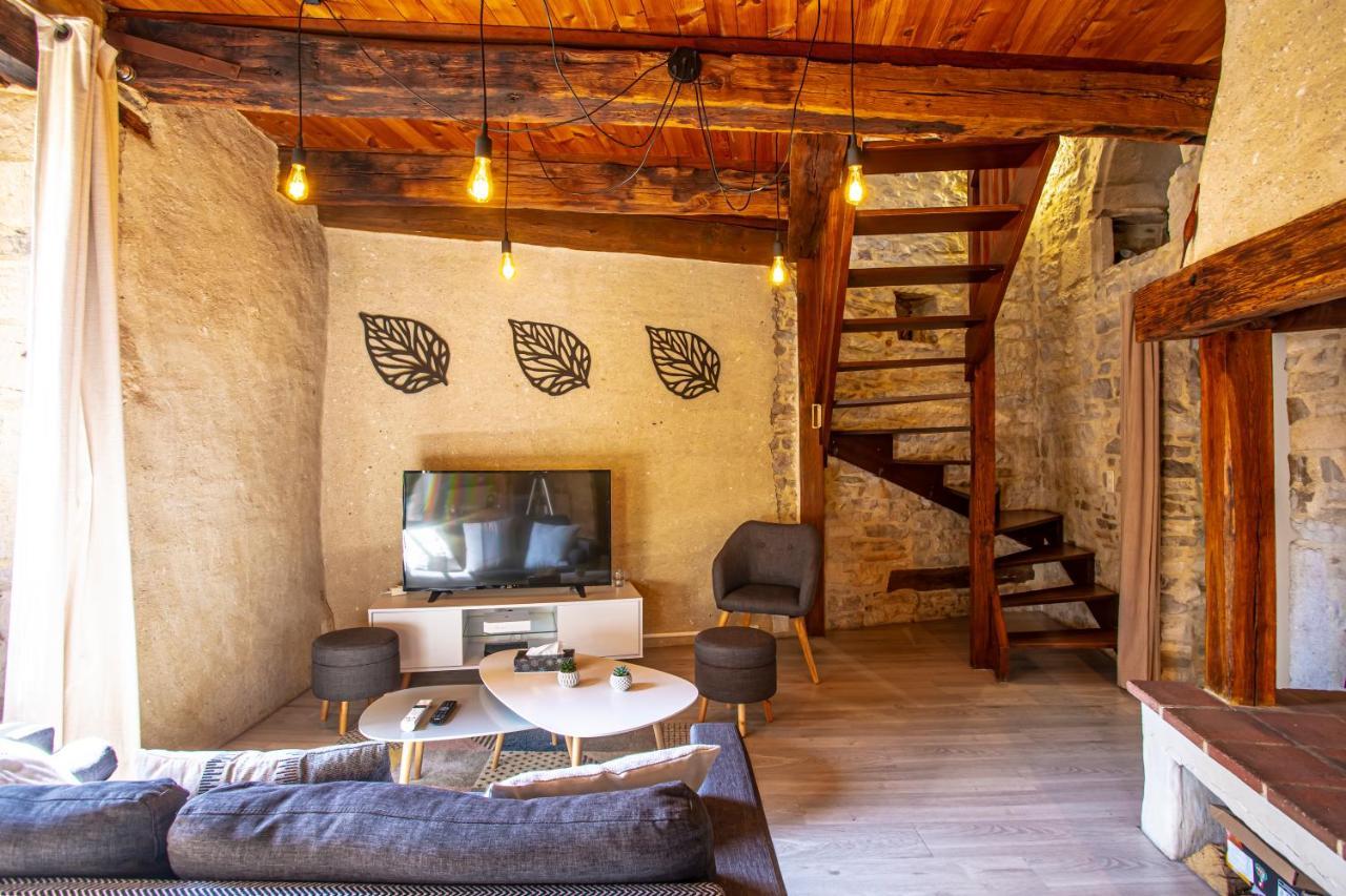 Maison en pierres au coeur du village médiéval de Villeneuve Esterno foto