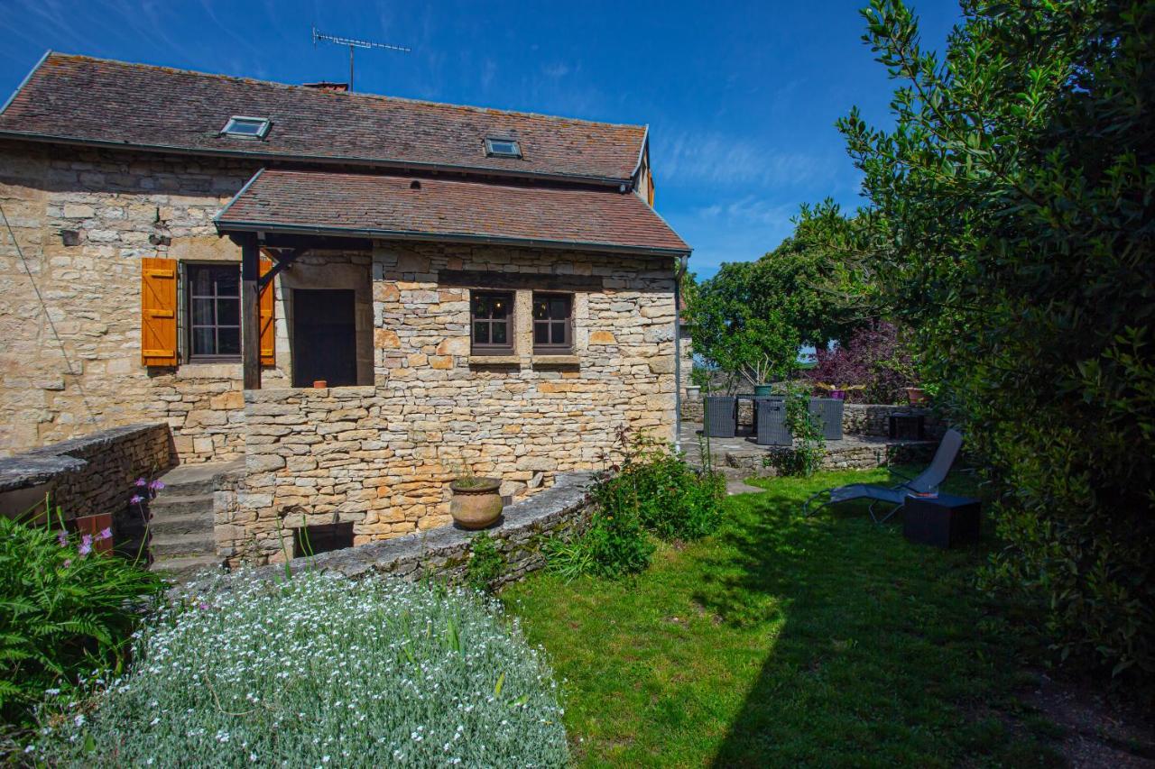 Maison en pierres au coeur du village médiéval de Villeneuve Esterno foto