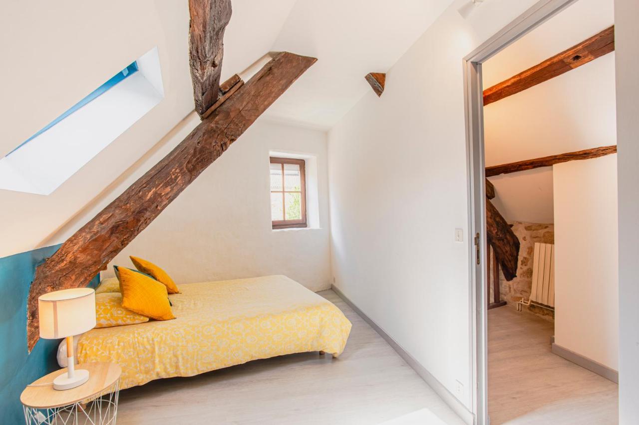 Maison en pierres au coeur du village médiéval de Villeneuve Esterno foto