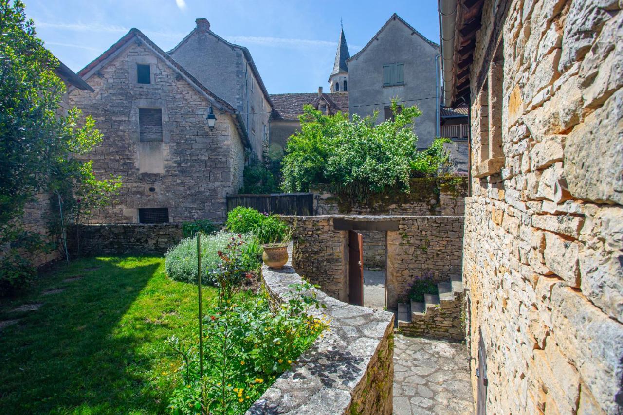 Maison en pierres au coeur du village médiéval de Villeneuve Esterno foto