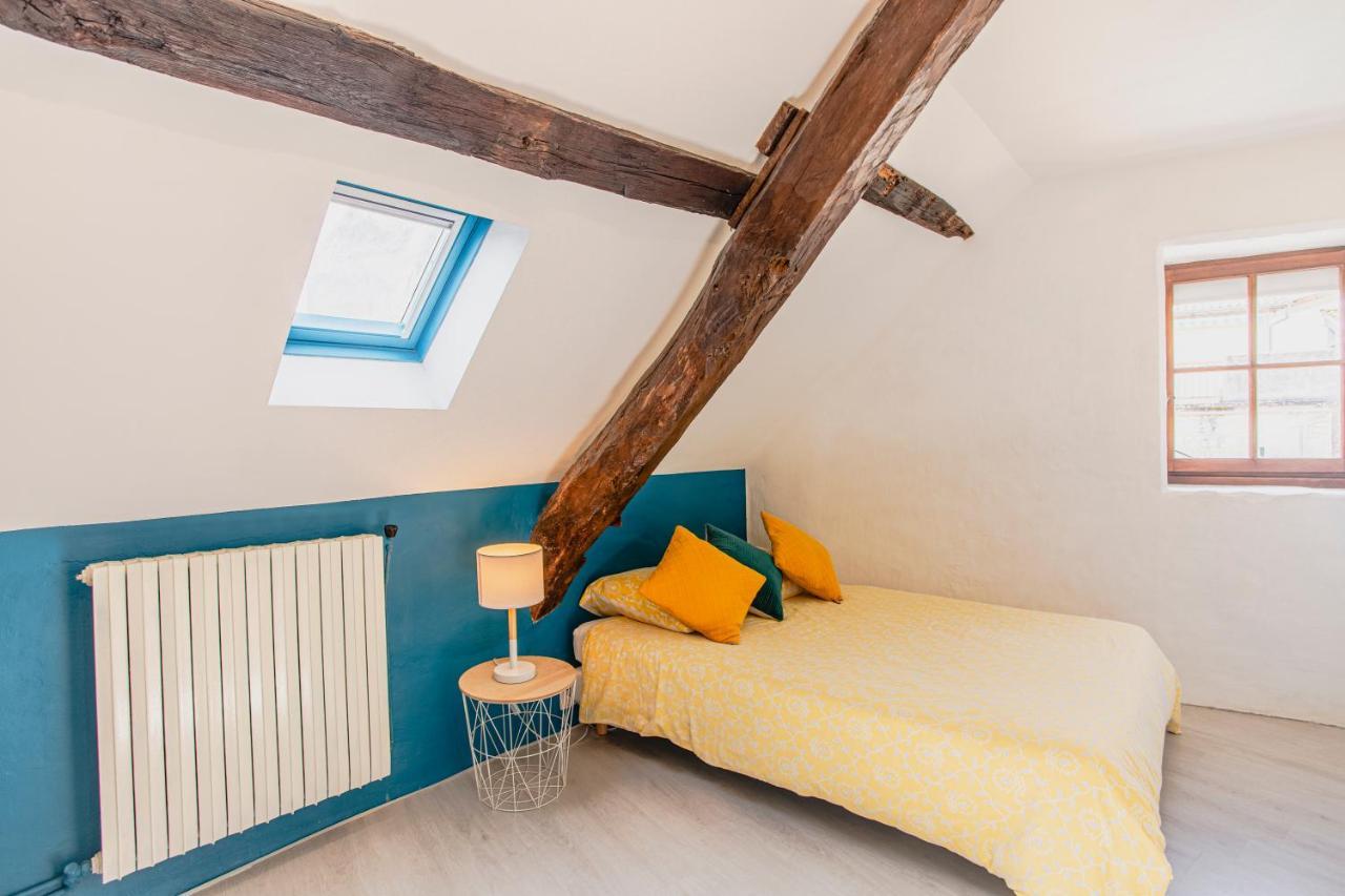 Maison en pierres au coeur du village médiéval de Villeneuve Esterno foto