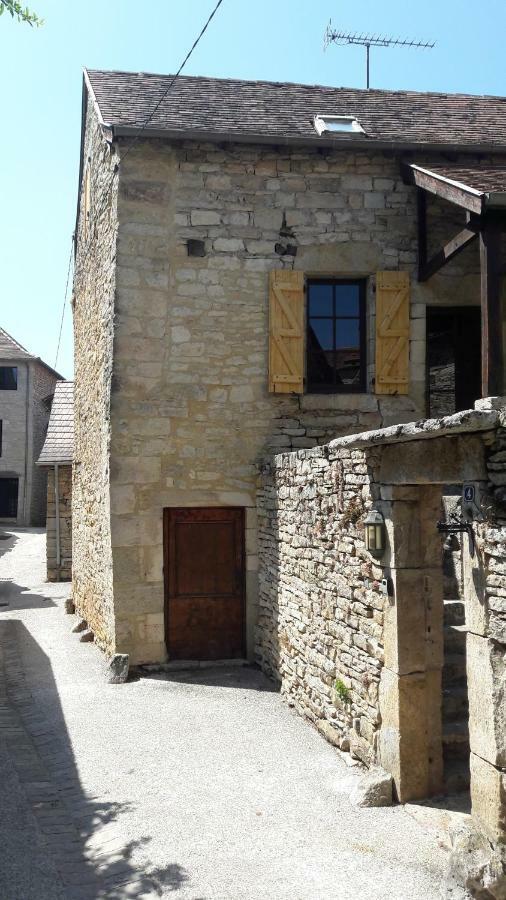Maison en pierres au coeur du village médiéval de Villeneuve Esterno foto